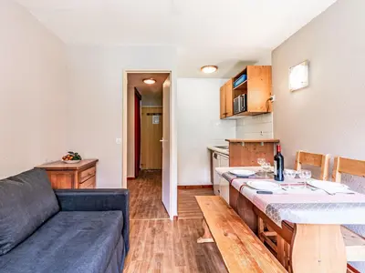 Cuisine ou kitchenette dans l'établissement Studio Rond Point des Pistes - Val Claret-23 by Interhome
