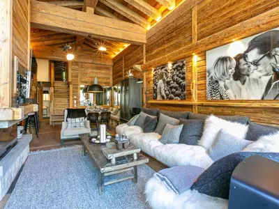 Coin salon dans l'établissement Duplex de Luxe à Val-d'Isère avec Jacuzzi et Hammam - FR-1-694-357