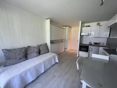 Cuisine ou kitchenette dans l'établissement Superbe studio 4 pers skis aux pieds avec balcon