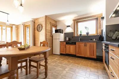 Cuisine ou kitchenette dans l'établissement Appartement La Mottuaz