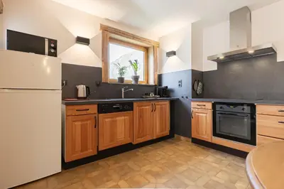 Cuisine ou kitchenette dans l'établissement Appartement La Mottuaz