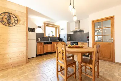 Cuisine ou kitchenette dans l'établissement Appartement La Mottuaz