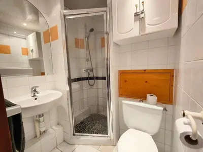 Salle de bains dans l'établissement Chalet Club Iv - Blanchot - Studio · Proches des pistes et commerces · Balcon MAE-8751