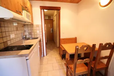 Cuisine ou kitchenette dans l'établissement Chalet Club Iv - Blanchot - Studio · Proches des pistes et commerces · Balcon MAE-8751