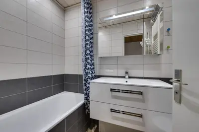 Salle de bains dans l'établissement Résidence Genepi - Appartement rénové·Proche pistes, commerces·Balcon MAE-3651