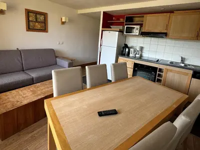 Cuisine ou kitchenette dans l'établissement Appartement skis aux pieds, 6 pers, piscine, bien-être, Belle Plagne - FR-1-181-2810