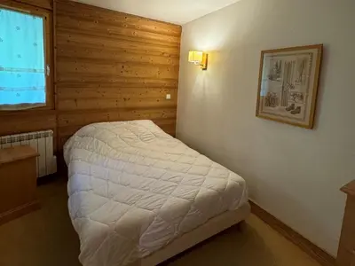 Un ou plusieurs lits dans un hébergement de l'établissement Appartement skis aux pieds, 6 pers, piscine, bien-être, Belle Plagne - FR-1-181-2810