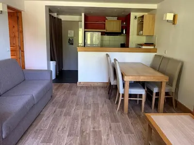 Cuisine ou kitchenette dans l'établissement Appartement spacieux au pied des pistes avec piscine, sauna et balcon, Belle Plagne. - FR-1-181-2812