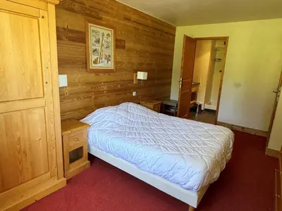 Un ou plusieurs lits dans un hébergement de l'établissement Appartement spacieux au pied des pistes avec piscine, sauna et balcon, Belle Plagne. - FR-1-181-2812
