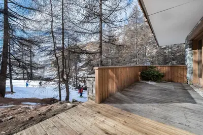 L'établissement Luxueux duplex accès direct aux pistes avec piscine privée en hiver