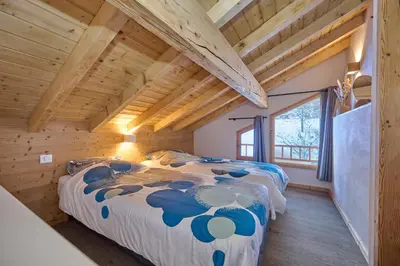Un ou plusieurs lits dans un hébergement de l'établissement Chalet les Niverolles PARADISKI