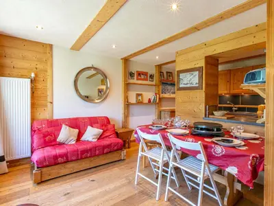 Cuisine ou kitchenette dans l'établissement Charmant appartement avec wifi, skis aux pieds à Val-d'Isère - FR-1-694-361