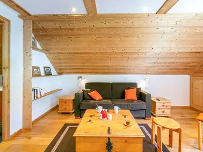 Coin salon dans l'établissement Charmant appartement avec wifi, skis aux pieds à Val-d'Isère - FR-1-694-361