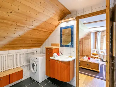 Salle de bains dans l'établissement Charmant appartement avec wifi, skis aux pieds à Val-d'Isère - FR-1-694-361