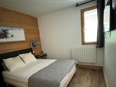 Un ou plusieurs lits dans un hébergement de l'établissement Spacieux 4P, Ski aux Pieds, Sud-Ouest, Piscine/Spa, Belle Plagne - FR-1-181-2809