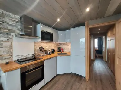 Cuisine ou kitchenette dans l'établissement Appartement 4-6p Belle Plagne, skis aux pieds, vue montagne, ensoleillé