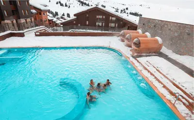 Piscine de l'établissement Appartement 4-6p Belle Plagne, skis aux pieds, vue montagne, ensoleillé ou située à proximité