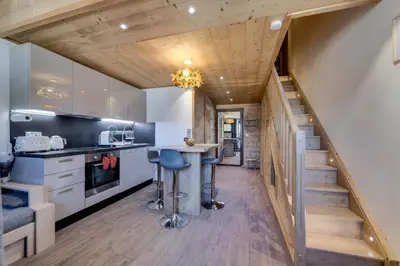 Cuisine ou kitchenette dans l'établissement CHANTELOUVE Tres bel appartement avec une jolie Vue