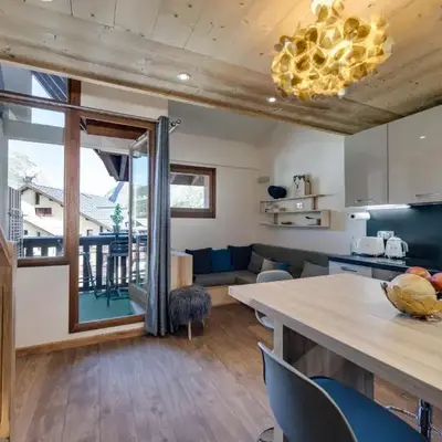 CHANTELOUVE Tres bel appartement avec une jolie Vue
