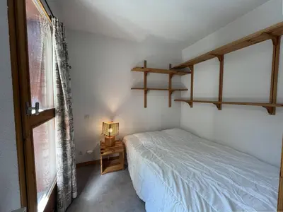 Un ou plusieurs lits dans un hébergement de l'établissement Charmant T2 de 28 m² pour 6 pers. au pied des pistes avec terrasse - Plan Peisey - FR-1-757-100