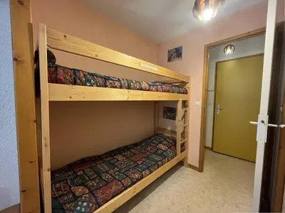 Un ou plusieurs lits superposés dans un hébergement de l'établissement Charmant T2 de 28 m² pour 6 pers. au pied des pistes avec terrasse - Plan Peisey - FR-1-757-100