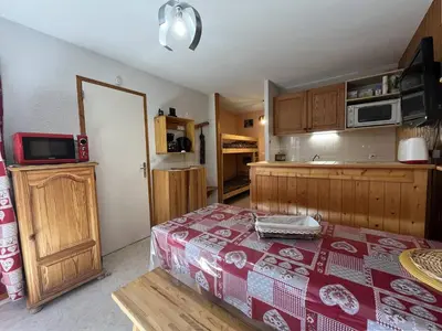 Cuisine ou kitchenette dans l'établissement Charmant T2 de 28 m² pour 6 pers. au pied des pistes avec terrasse - Plan Peisey - FR-1-757-100