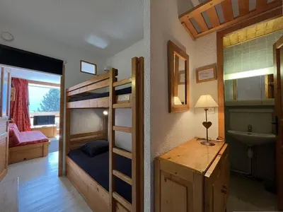 Un ou plusieurs lits dans un hébergement de l'établissement Location Studio 4 pers avec balcon à Plan Peisey - FR-1-757-105