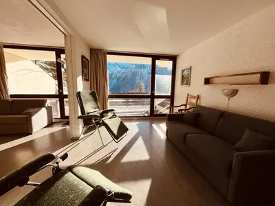 Coin salon dans l'établissement Spacieux appart 2 pièces pour 9 personnes avec terrasse à Plan Peisey - FR-1-757-104