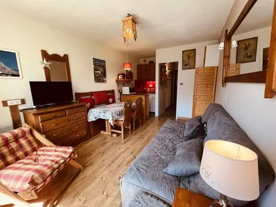 Télévision ou salle de divertissement dans l'établissement Charmant studio 4 pers, balcon Sud, proche pistes - Plan Peisey - FR-1-757-127