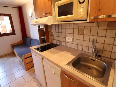 Cuisine ou kitchenette dans l'établissement Studio confortable, proche pistes & commerces, balcon - FR-1-502-574