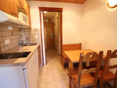 Cuisine ou kitchenette dans l'établissement Studio confortable, proche pistes & commerces, balcon - FR-1-502-574