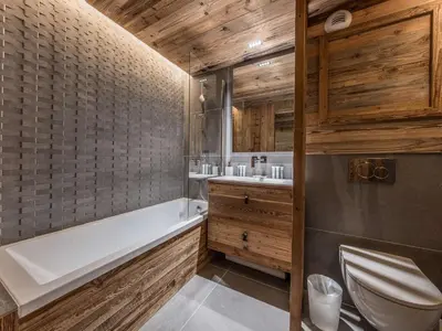 Salle de bains dans l'établissement Duplex Ski in/out 5 pers, 2 ch, 3 sdb, Balcon, WIFI - Courchevel 1650 - FR-1-631-208