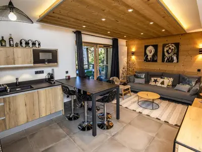 Cuisine ou kitchenette dans l'établissement Appartement standing calme avec terrasse et espace bien-être - FR-1-346-577