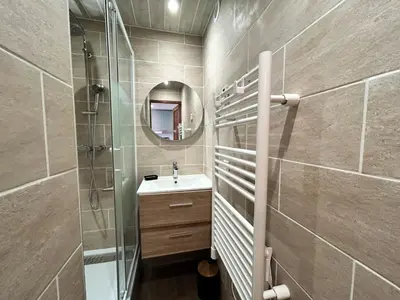 Salle de bains dans l'établissement Résidence Hameau Du Borsat 1& 2 - Studio cabine rénové·Pied des Pistes·Balcon MAE-9311