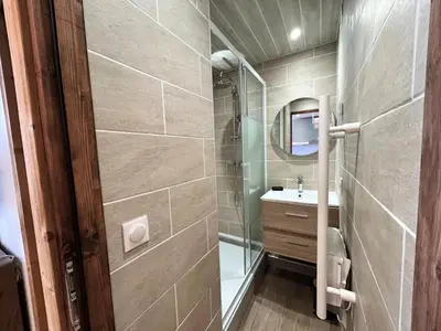 Salle de bains dans l'établissement Résidence Hameau Du Borsat 1& 2 - Studio cabine rénové·Pied des Pistes·Balcon MAE-9321
