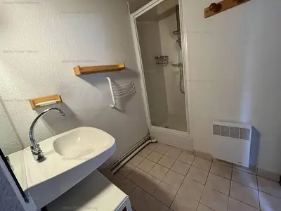 Salle de bains dans l'établissement Appartement duplex 45m², 3 pièces, 8 pers, balcon, près des pistes, animaux admis - FR-1-757-117