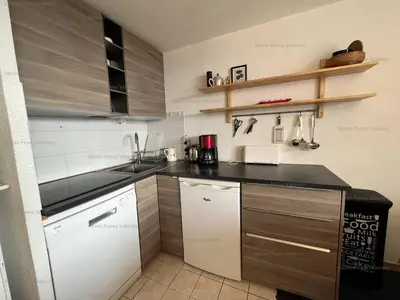 Cuisine ou kitchenette dans l'établissement Appartement duplex 45m², 3 pièces, 8 pers, balcon, près des pistes, animaux admis - FR-1-757-117