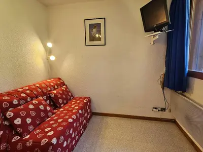 Télévision ou salle de divertissement dans l'établissement Studio pour 4 avec balcon, proche pistes, animaux admis à Vallandry - FR-1-757-119