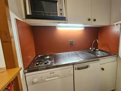Cuisine ou kitchenette dans l'établissement Studio pour 4 avec balcon, proche pistes, animaux admis à Vallandry - FR-1-757-119