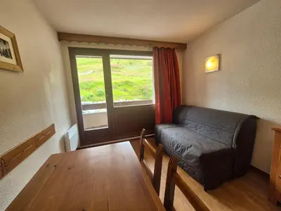 Coin salon dans l'établissement Studio 4 pers. - Ski aux pieds avec balcon - FR-1-502-576