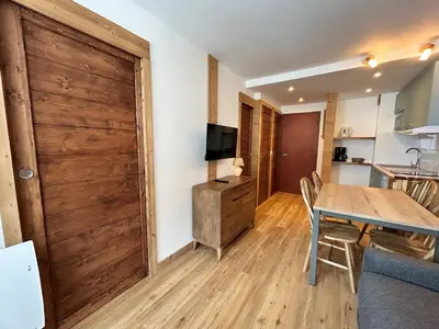 Cuisine ou kitchenette dans l'établissement Studio cabine rénové 4 pers au pied des pistes avec balcon - Tignes Val Claret - FR-1-502-578