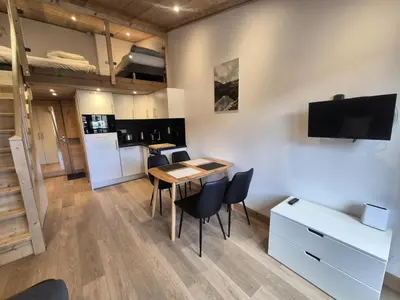 Cuisine ou kitchenette dans l'établissement Résidence Curling B Tour - Studio rénové · Pieds des pistes · Balcon MAE-8151