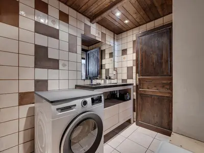 Cuisine ou kitchenette dans l'établissement Spacieux Appartement 6 Pers · Balcon · Wifi à Tignes Le Lac - FR-1-502-583