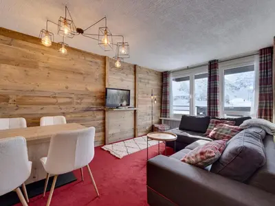 Télévision ou salle de divertissement dans l'établissement Appartement rénové 2 pièces au pied des pistes - Animaux admis - FR-1-502-584