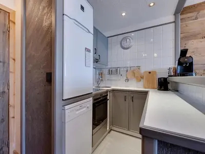 Cuisine ou kitchenette dans l'établissement Appartement rénové 2 pièces au pied des pistes - Animaux admis - FR-1-502-584