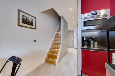 Cuisine ou kitchenette dans l'établissement Appartement Val d Isère Centre 4 pièces parking 8 personnes 5min à pied du front de neige
