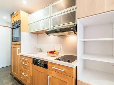 Cuisine ou kitchenette dans l'établissement Studio Le Pramecou - Val Claret-16 by Interhome