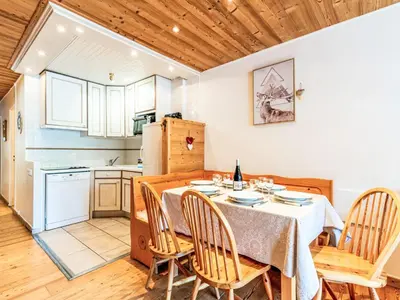 Cuisine ou kitchenette dans l'établissement Apartment Les Hauts du Val Claret - Val Claret-26 by Interhome