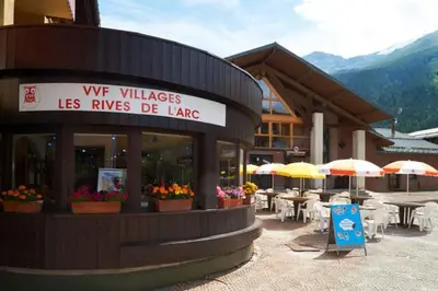 Vue générale sur la montagne ou vue sur la montagne depuis le village vacances