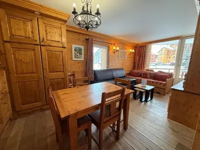 Coin salon dans l'établissement Appart 2 pièces idéal à Tignes, 5 pers, proche pistes et commodités - FR-1-641-101
